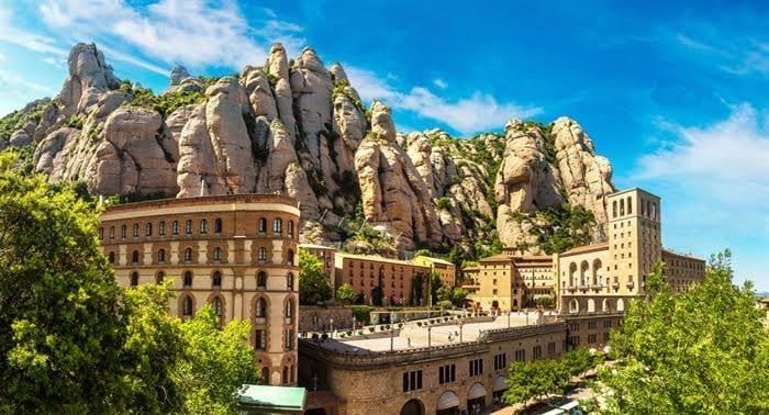 Excursión en taxi al monasterio de Montserrat desde Badalona